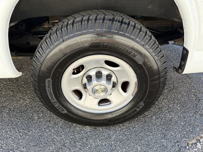 Used 2020 Chevrolet Express 2500 w/ Driver Convenience Package image 31
