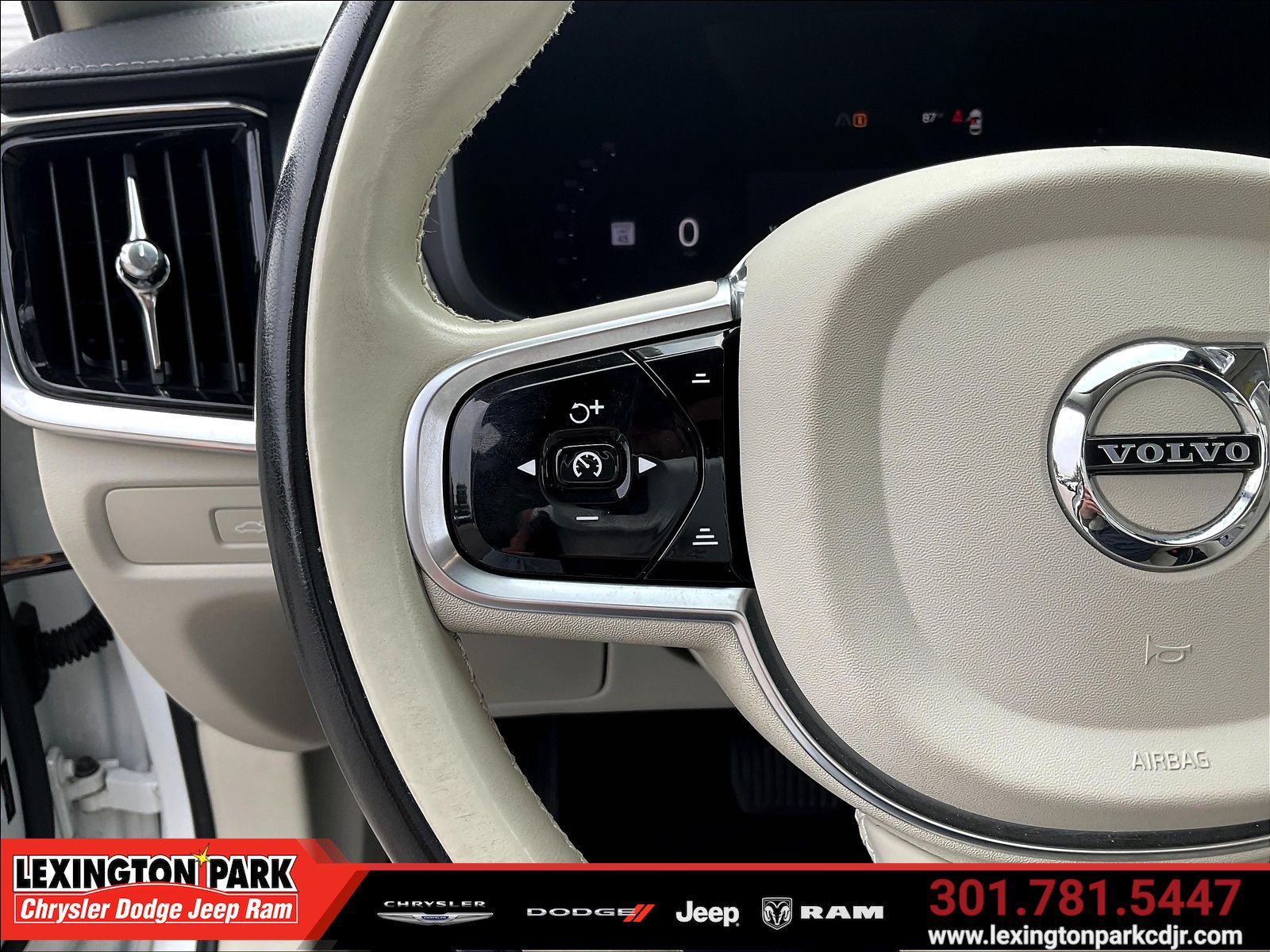 Used 2023 Volvo V90 B6 Cross Country Ultimate AWD/4WD image 11