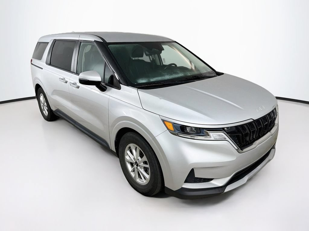 Used 2023 Kia Carnival LX FWD image 3