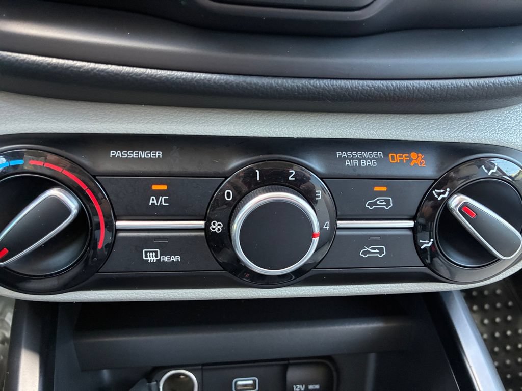 Used 2022 Kia Soul LX FWD image 4