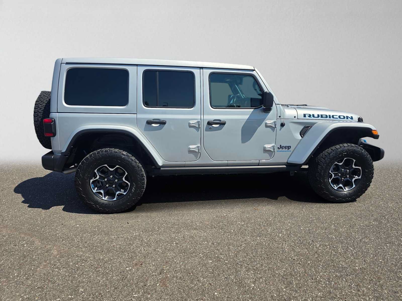 Used 2023 Jeep Wrangler Unlimited Rubicon 4xe w/ Cold Weather Group AWD/4WD image 2