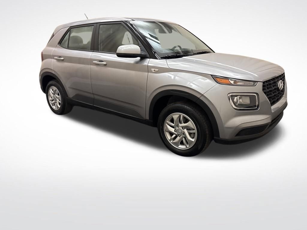 Certified 2026 Hyundai Venue SE image 3