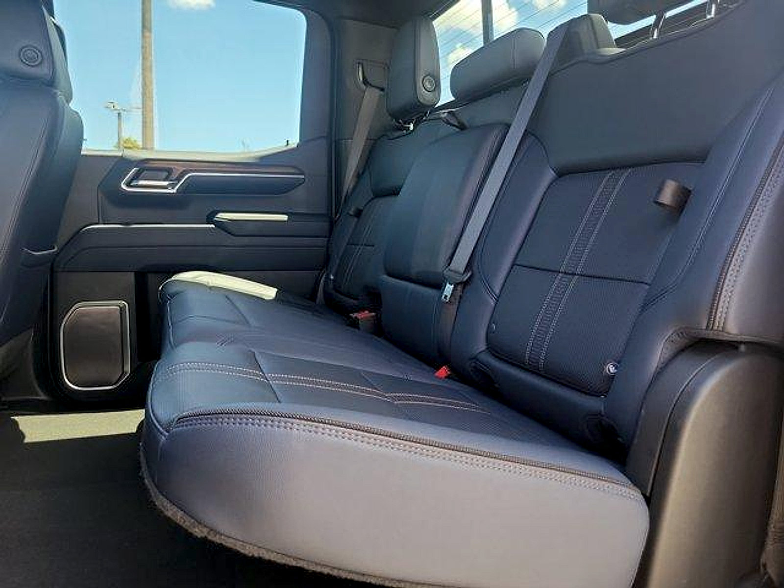 Used 2022 Chevrolet Silverado 1500 High Country RWD image 12
