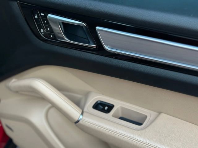 Used 2021 Porsche Cayenne image 19