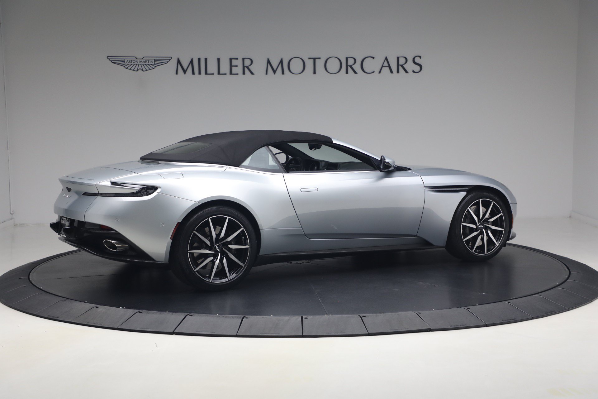 Used 2019 Aston Martin DB11 Volante RWD image 20