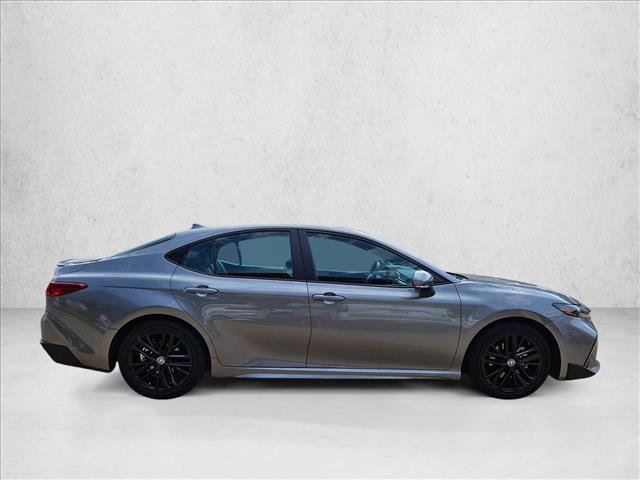 Used 2025 Toyota Camry SE image 4