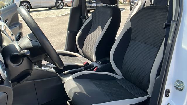 Used 2022 Nissan Versa SV FWD image 19
