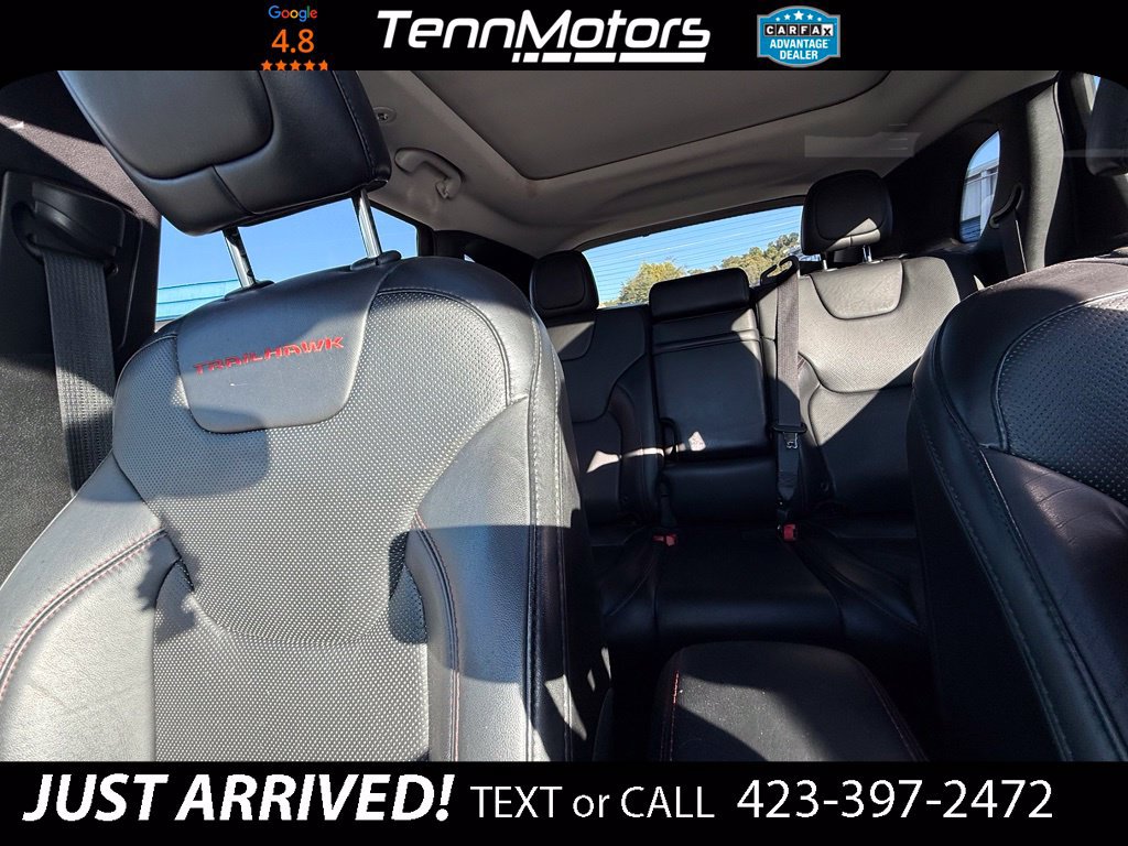 Used 2019 Jeep Cherokee Trailhawk AWD/4WD image 24