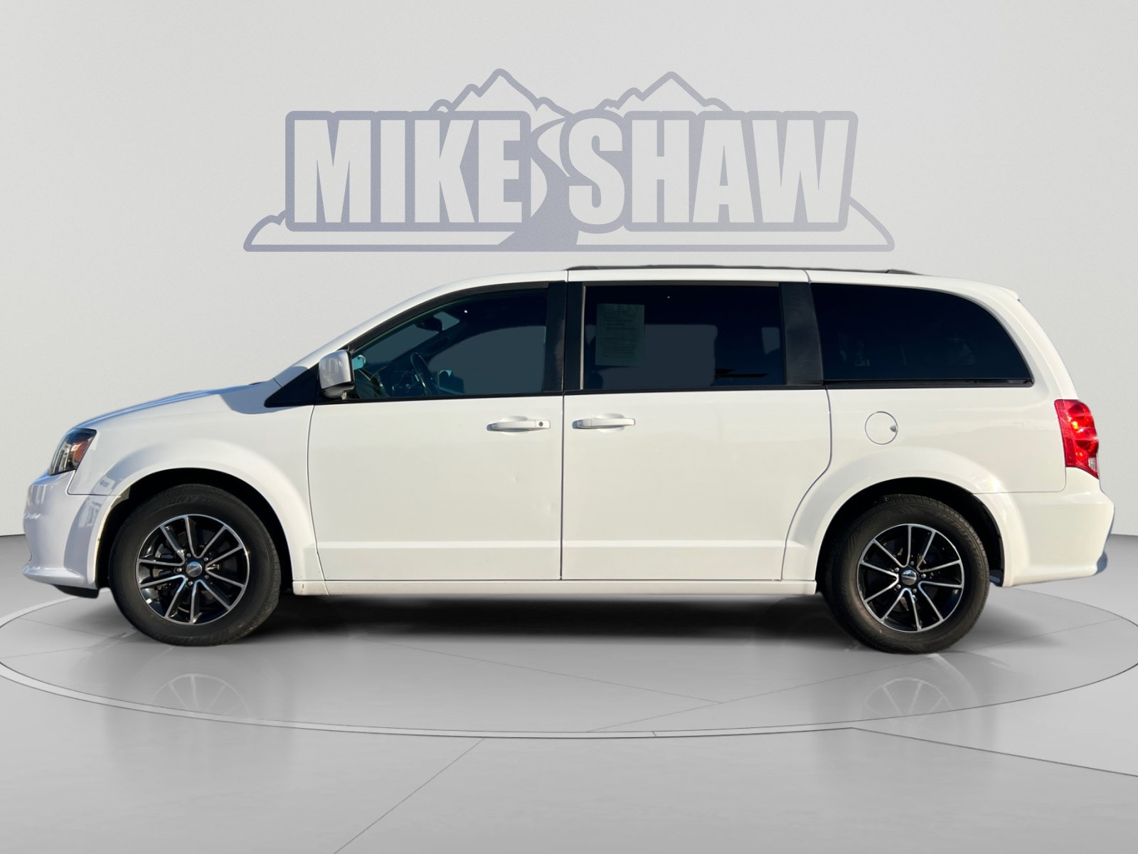Used 2018 Dodge Grand Caravan GT FWD image 2