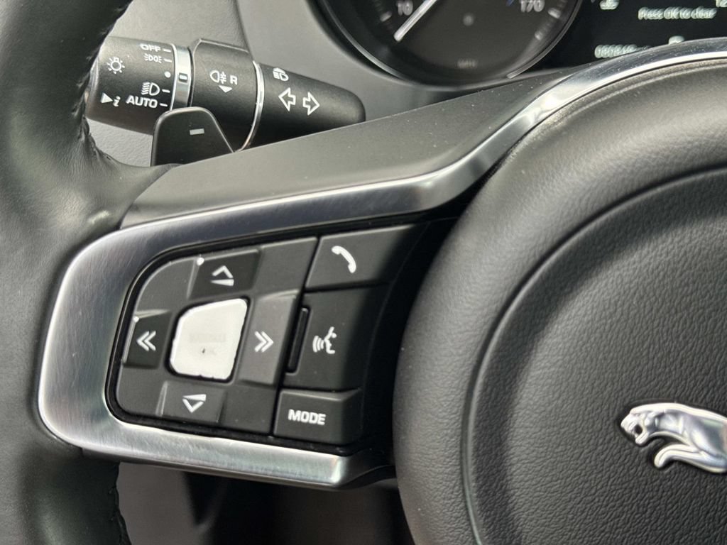 Certified 2020 Jaguar F-PACE Prestige AWD/4WD image 30