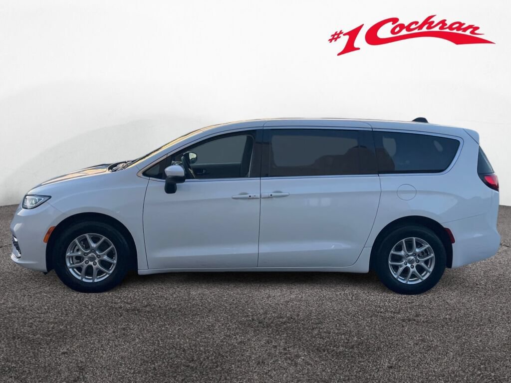 Used 2023 Chrysler Pacifica Touring-L FWD image 22