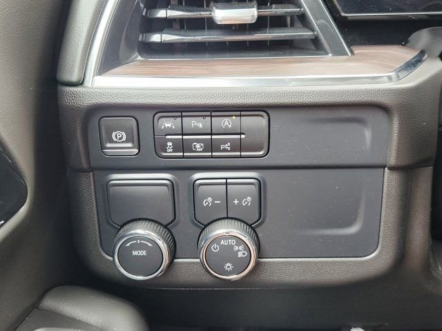 Used 2025 Chevrolet Suburban LS image 24