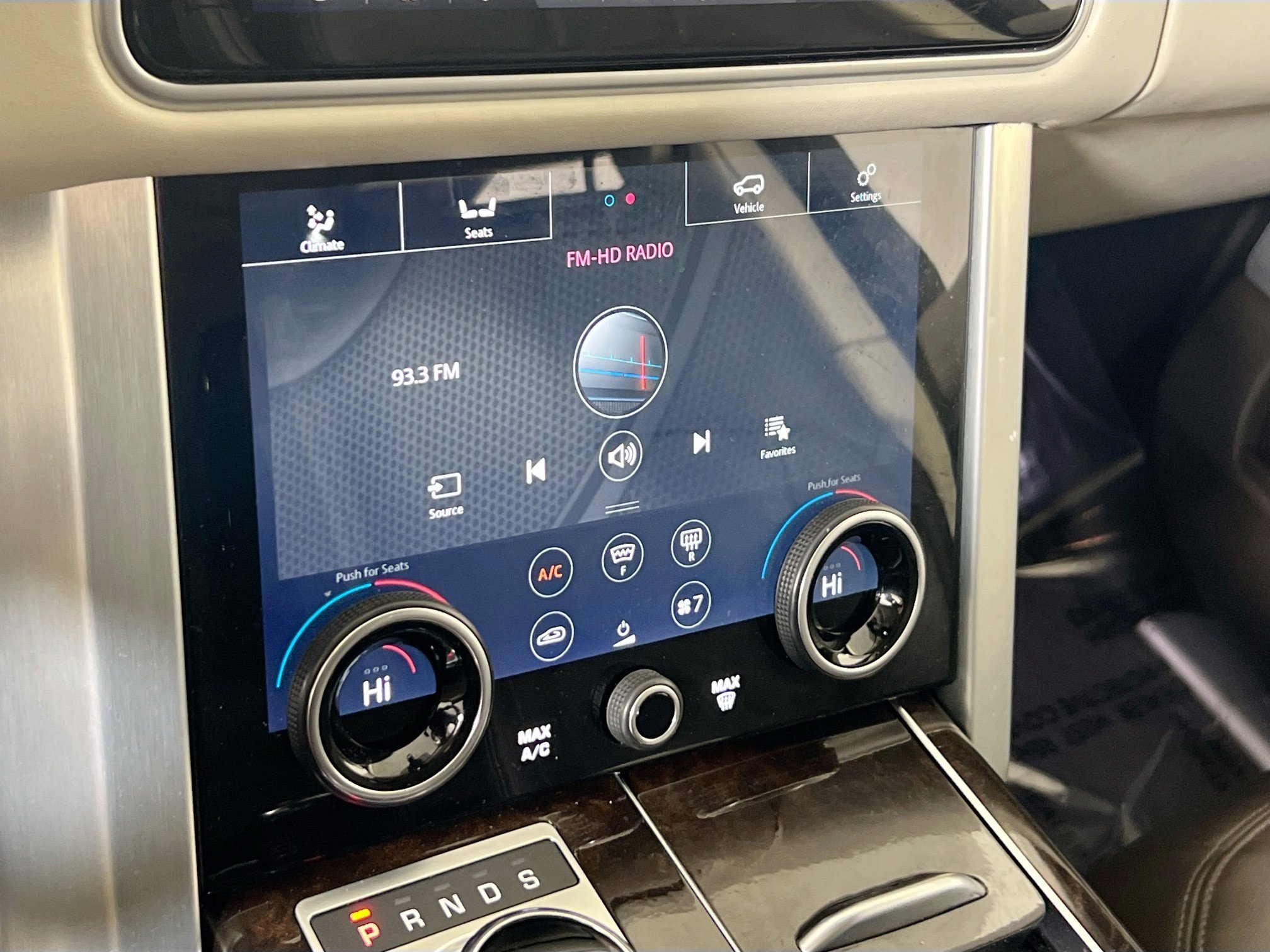 Used 2020 Land Rover Range Rover HSE image 15