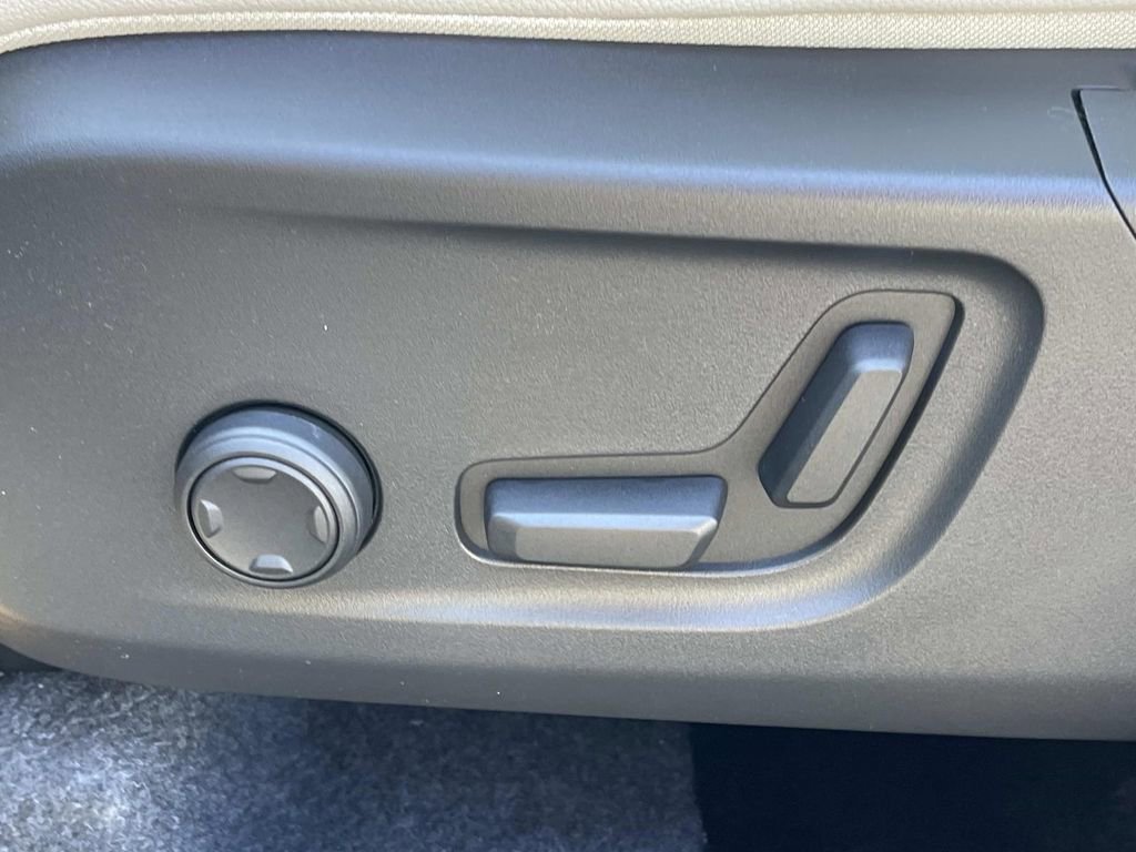 New 2026 Volvo XC40 B5 Plus w/ Protection Package Premier image 21