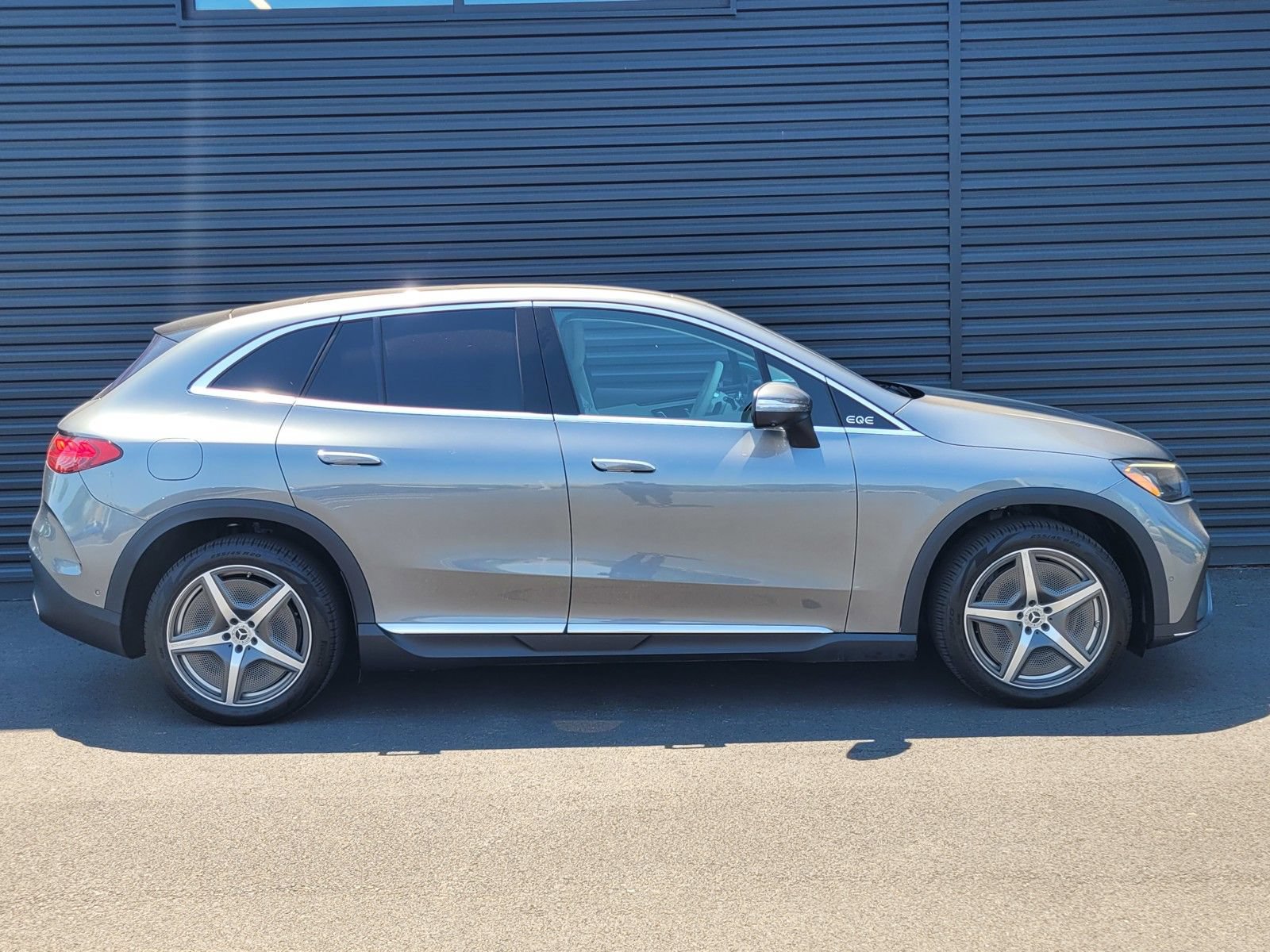 Used 2023 Mercedes-Benz EQE 350+ SUV w/ AMG Line Exterior Package image 8