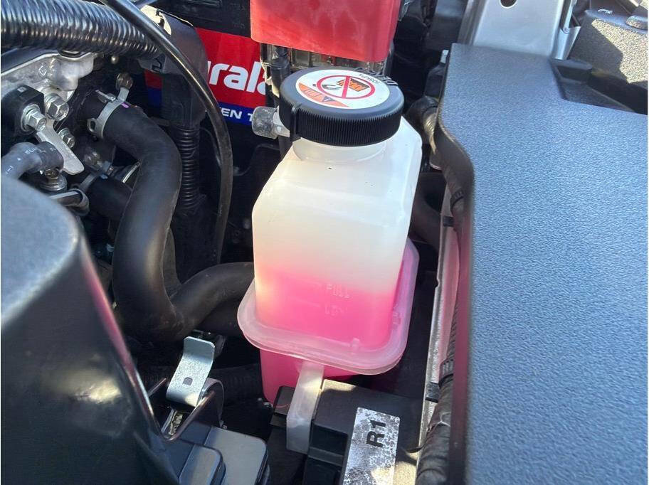 Used 2020 Toyota Corolla LE image 28