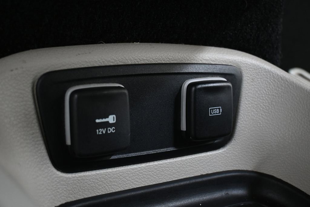 Used 2018 Chrysler Pacifica Touring-L Plus image 32