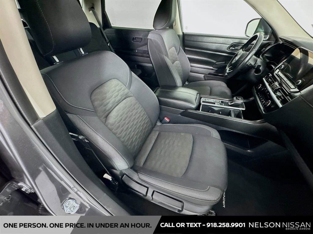 Certified 2025 Nissan Pathfinder SV image 28