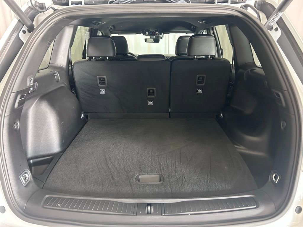 Used 2025 Jeep Grand Cherokee Altitude RWD image 28