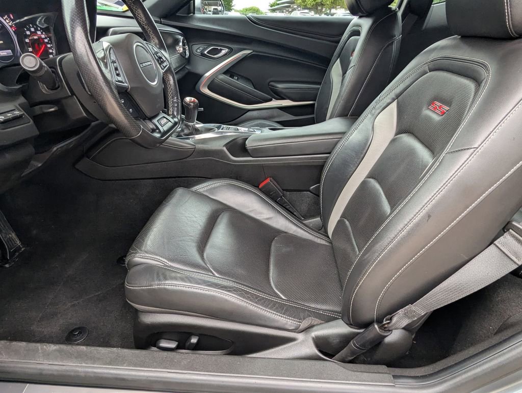 Used 2021 Chevrolet Camaro SS RWD image 12