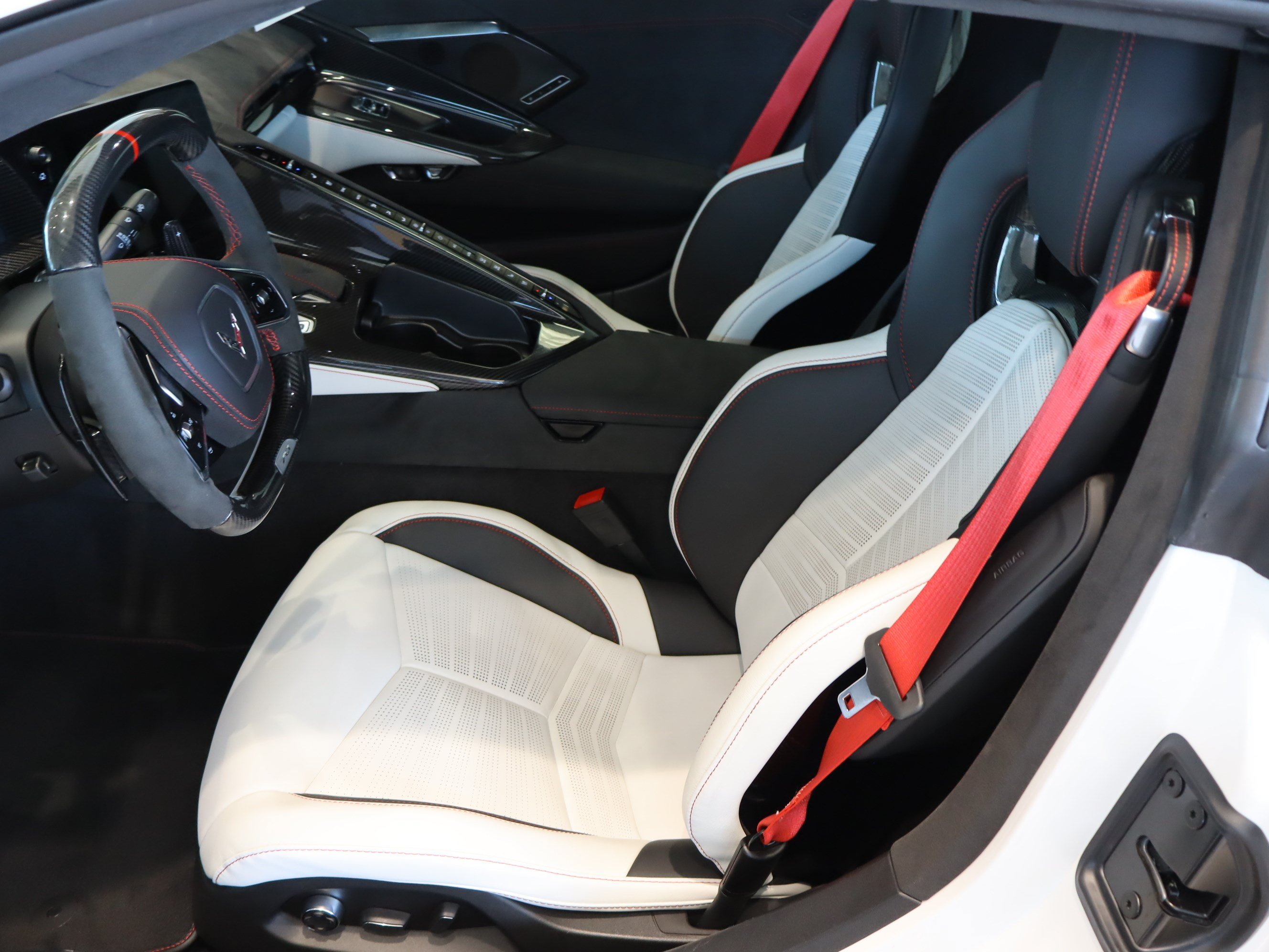 Used 2023 Chevrolet Corvette Z06 w/ Z07 Performance Package RWD image 15