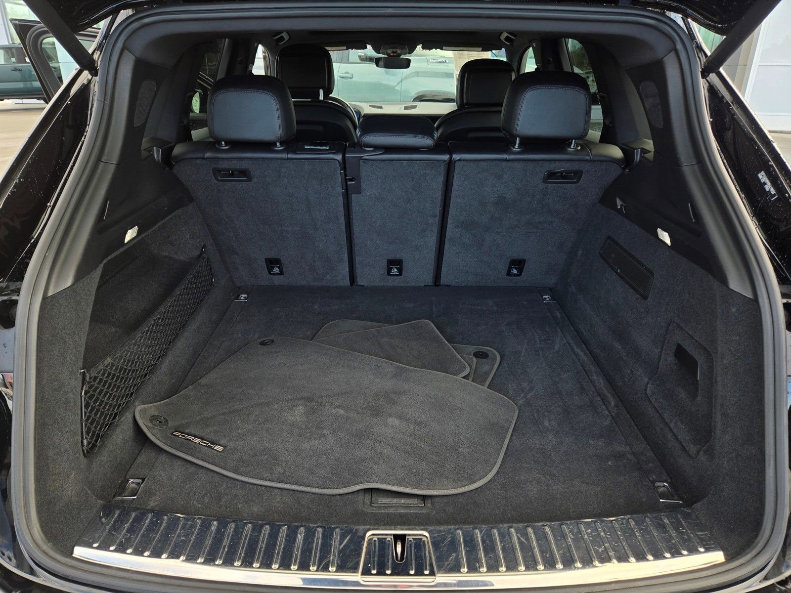 Used 2024 Porsche Cayenne image 27