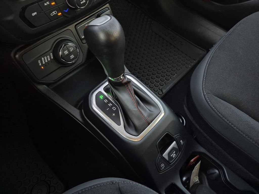 Used 2023 Jeep Renegade Trailhawk AWD/4WD image 34