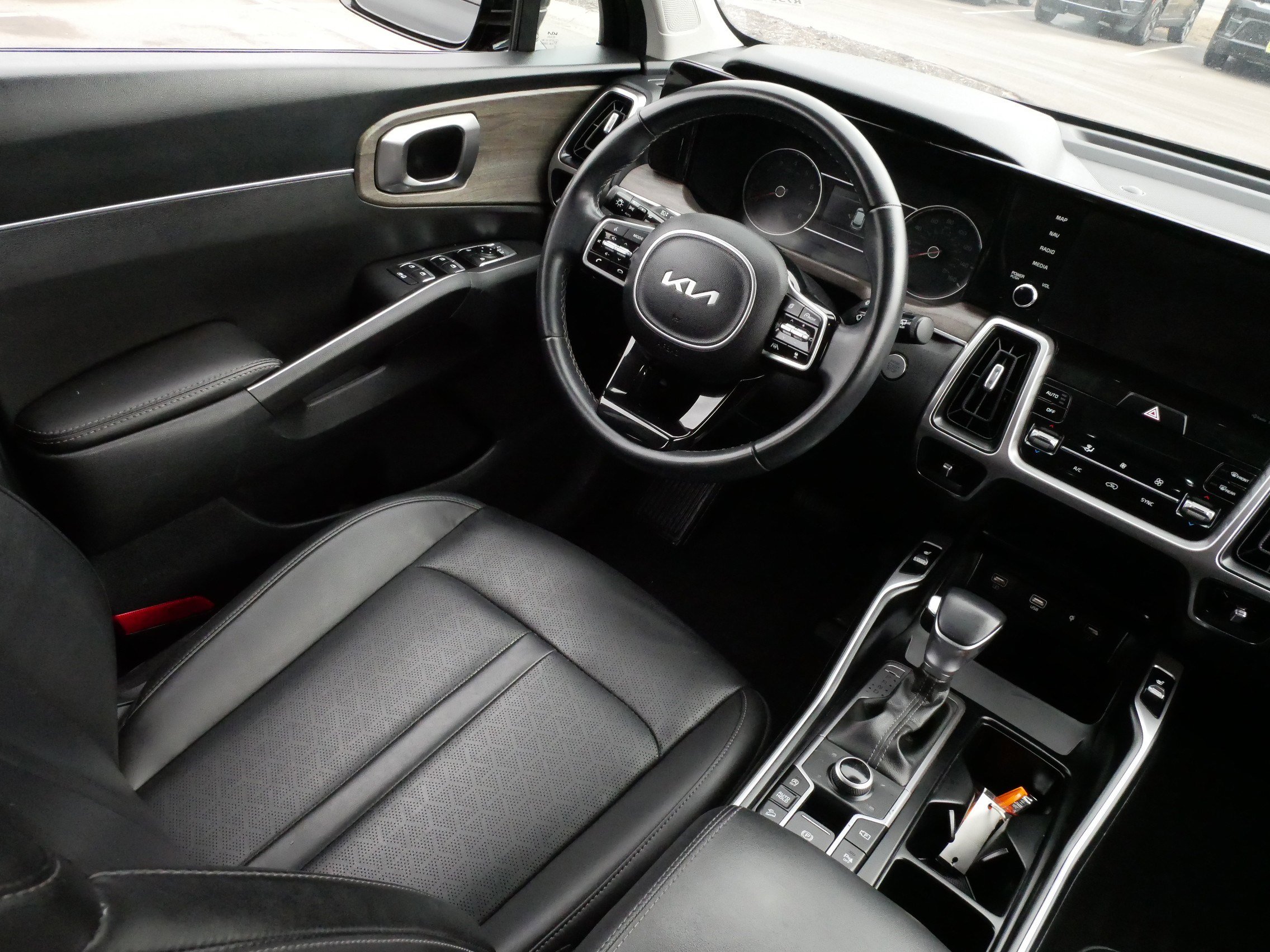 Used 2023 Kia Sorento X-Line EX image 9