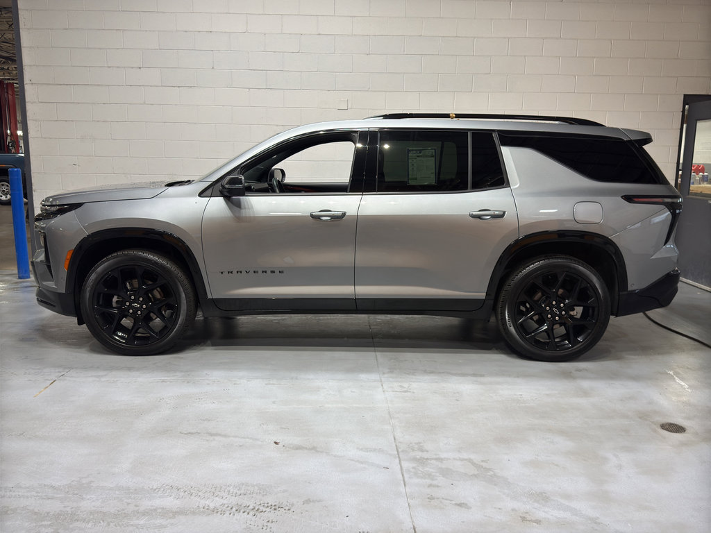 Used 2025 Chevrolet Traverse RS image 2