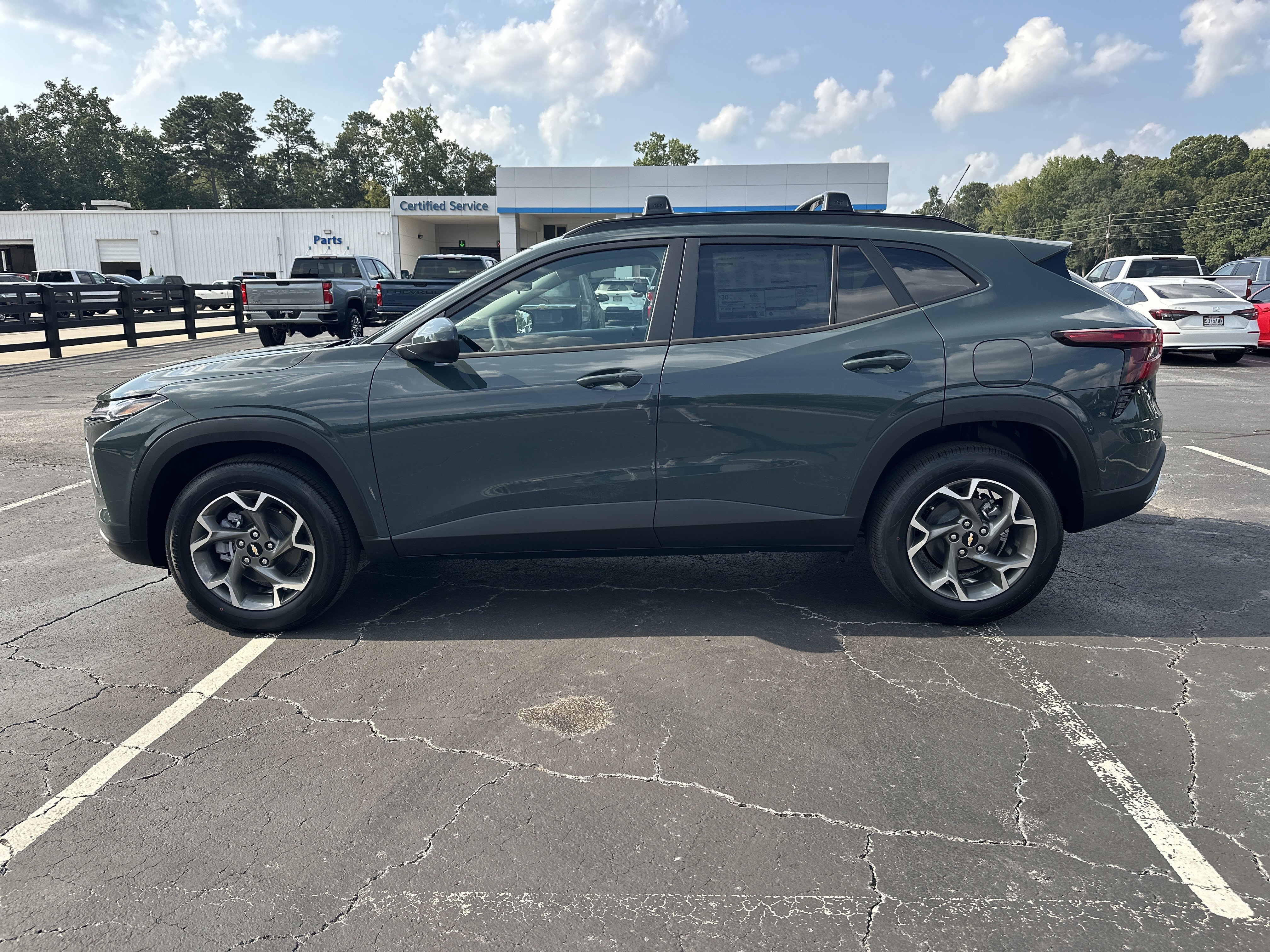 New 2026 Chevrolet Trax LT w/ Driver Confidence Package FWD image 6