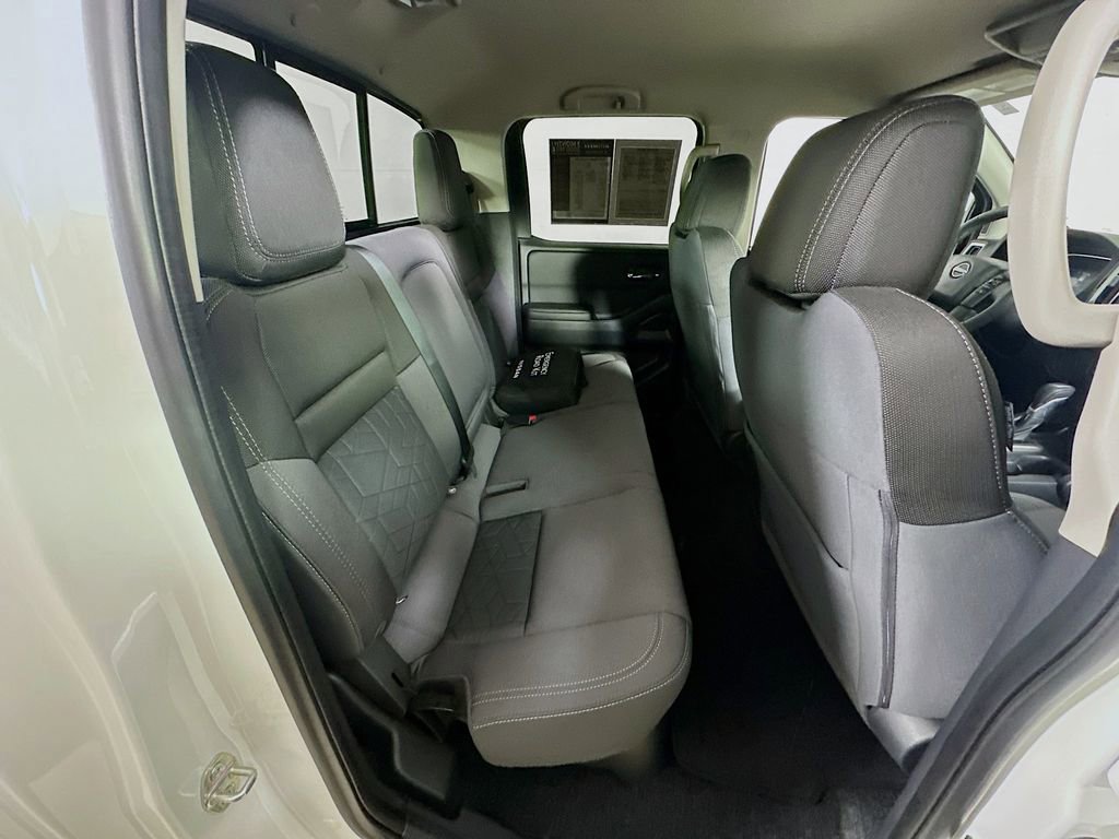 Used 2025 Nissan Frontier SV w/ SV Convenience Package image 11
