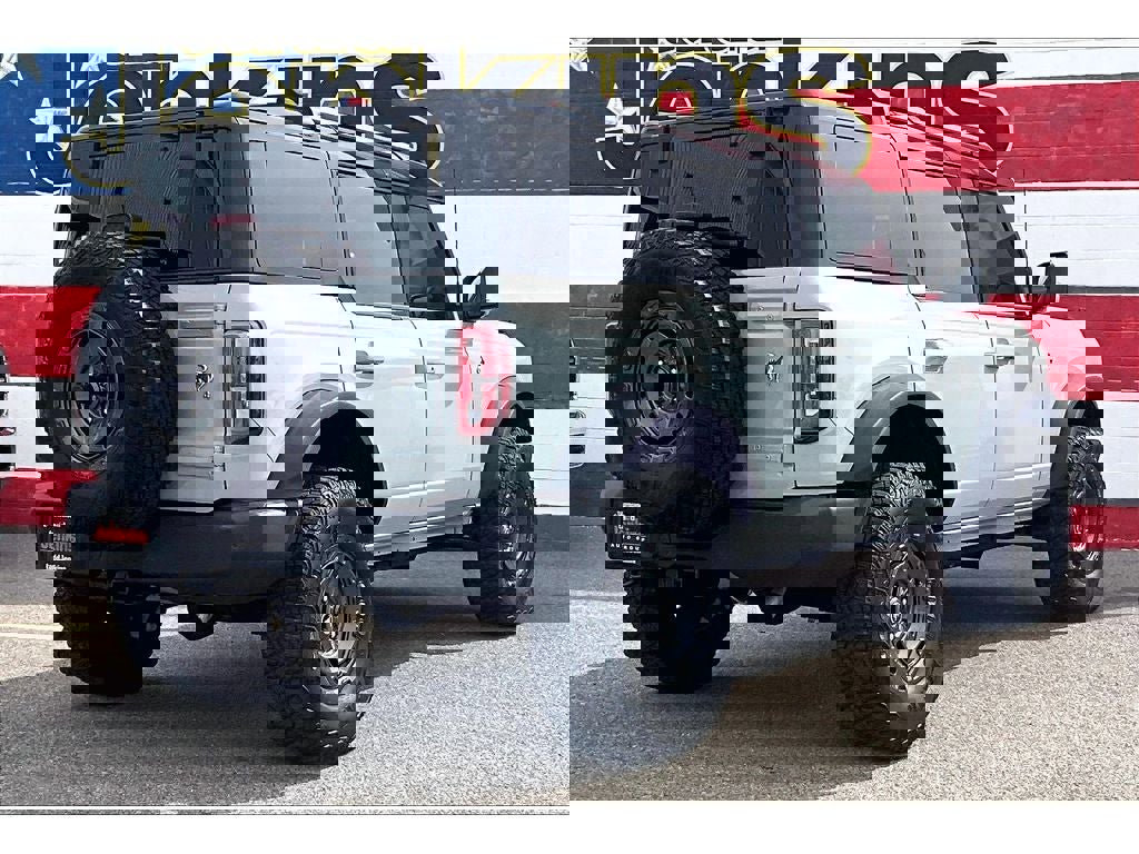 Used 2024 Ford Bronco Outer Banks image 2