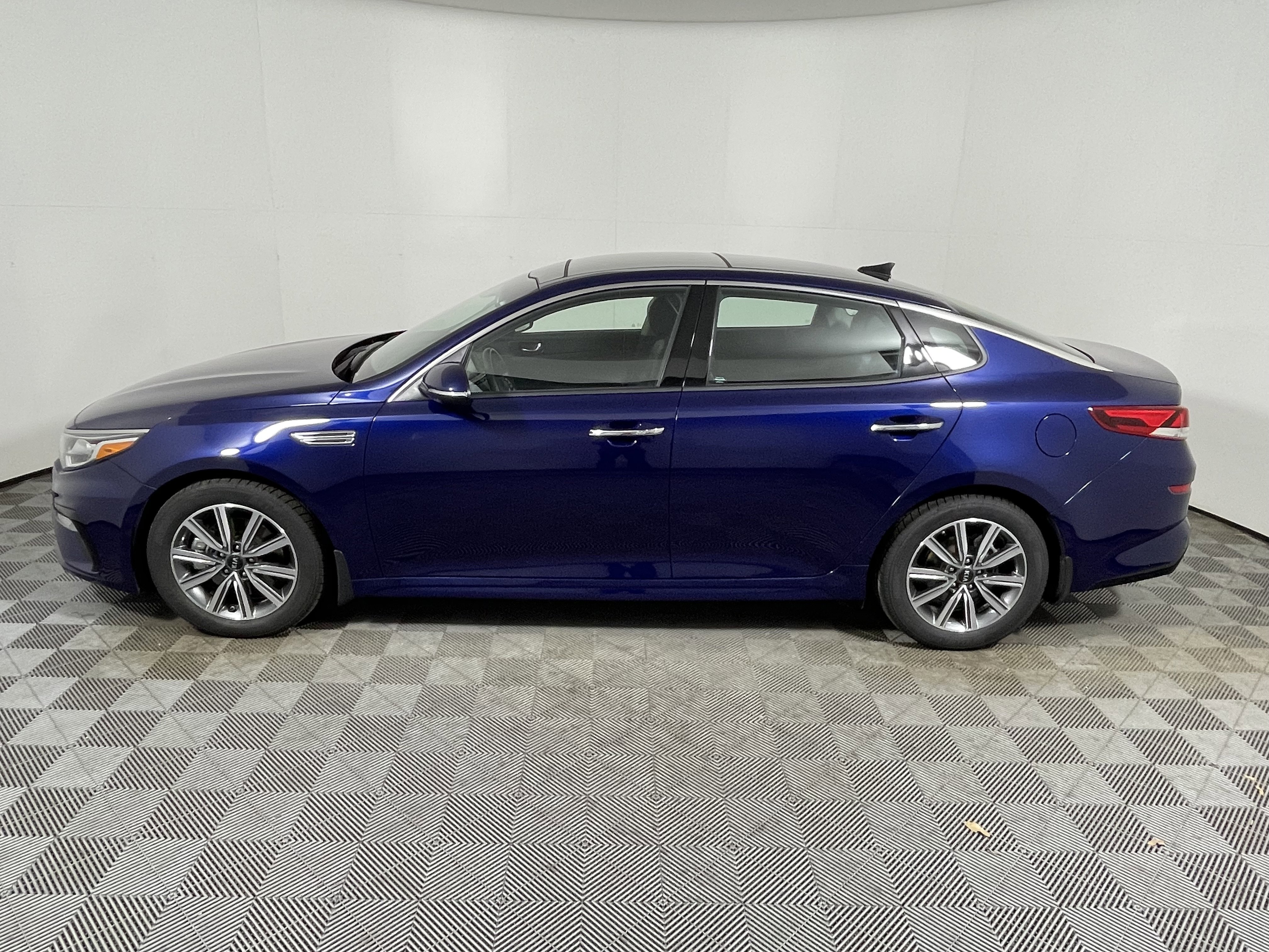 Used 2020 Kia Optima Premium image 2