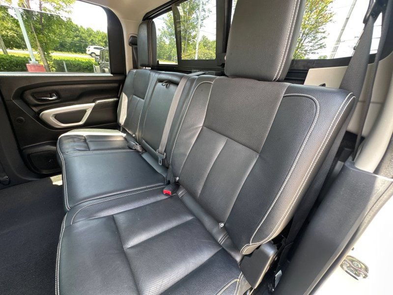 Used 2018 Nissan Titan PRO-4X w/ Pro-4x Convenience Package AWD/4WD image 17