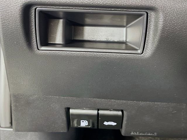 Used 2025 Nissan Versa SV w/ Trunk Package FWD image 11