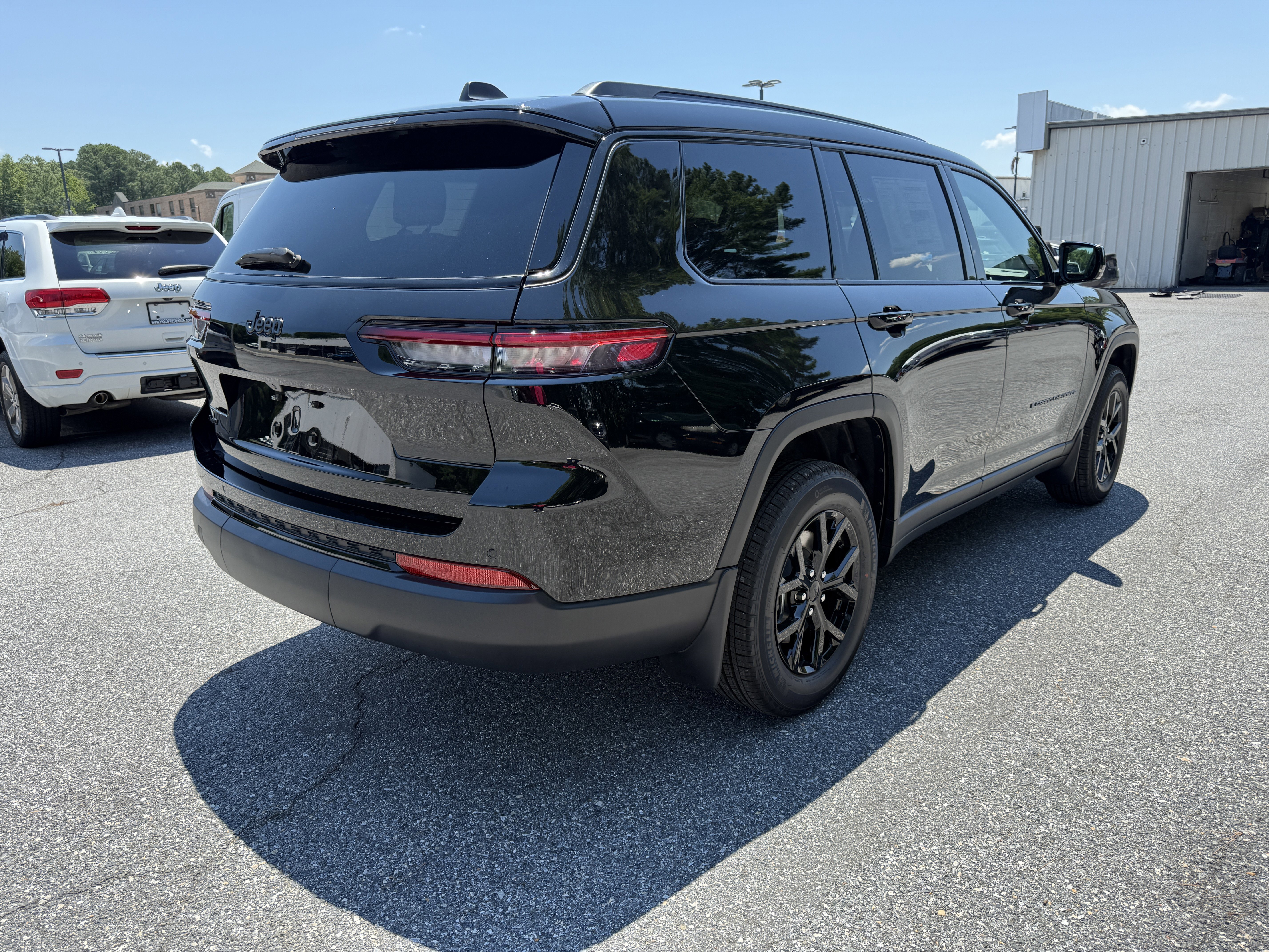 New 2025 Jeep Grand Cherokee L Altitude image 8