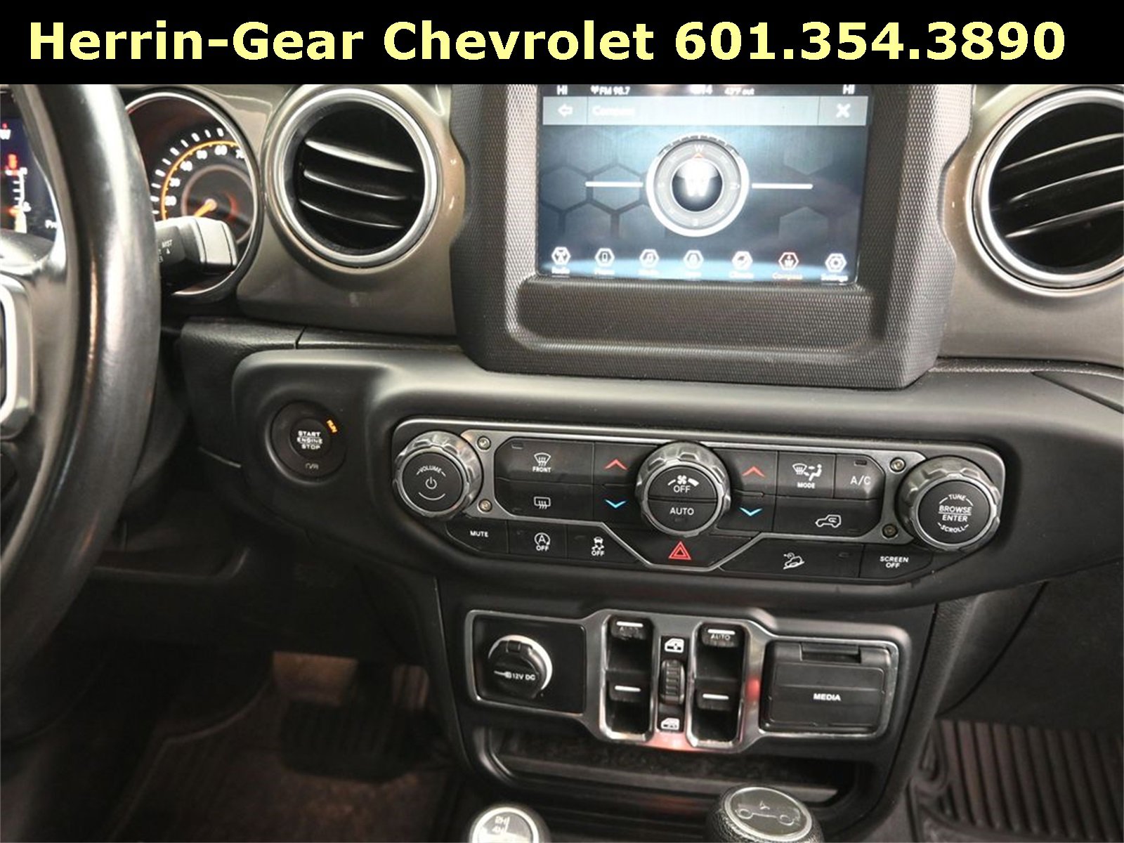 Used 2019 Jeep Wrangler Unlimited Sahara image 29