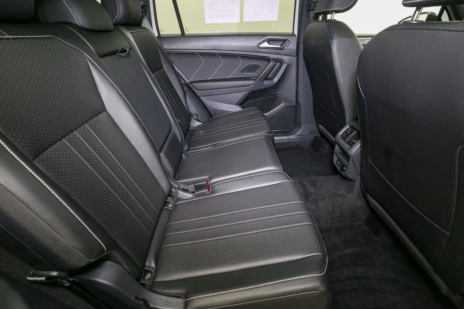 Certified 2024 Volkswagen Tiguan SE R-Line AWD/4WD image 27