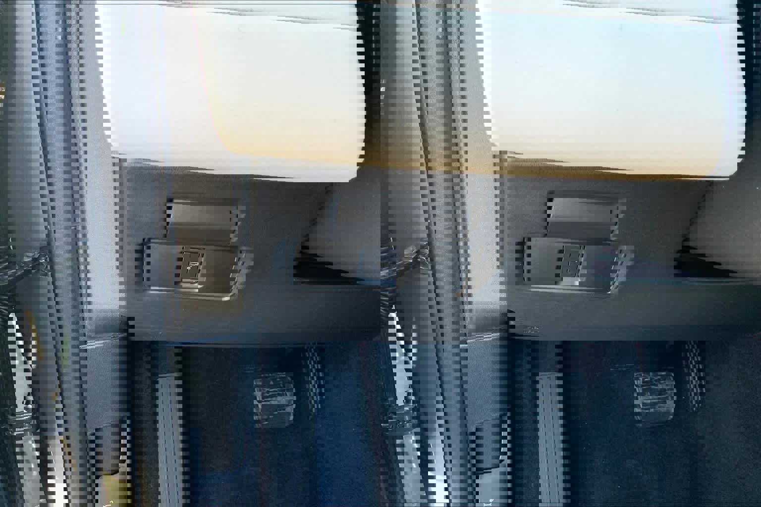 Used 2025 Land Rover Discovery Sport S image 18