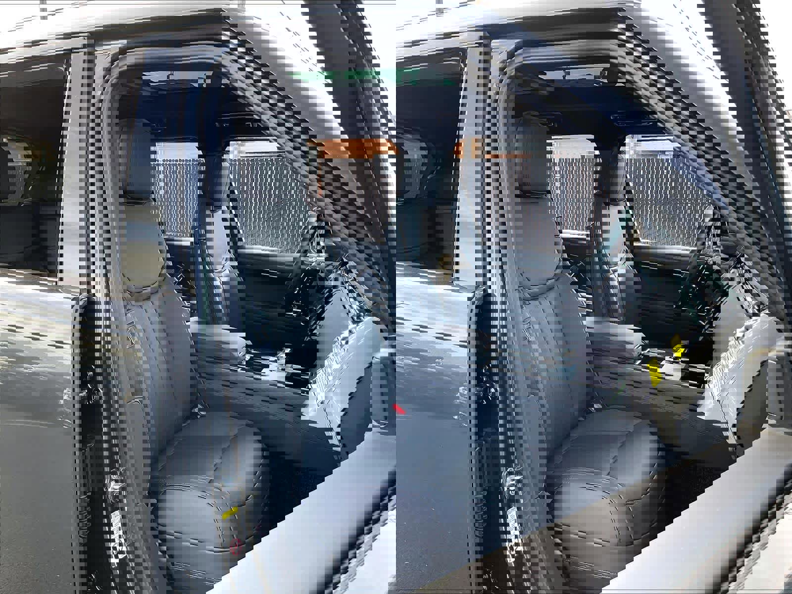 New 2025 Land Rover Range Rover SE image 31