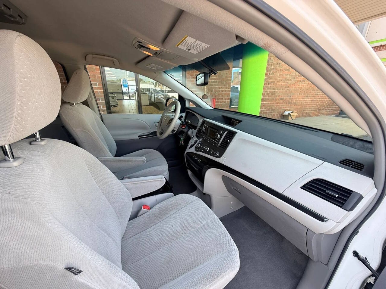 Used 2011 Toyota Sienna LE w/ Towing Pkg FWD image 15