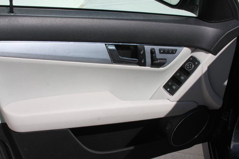 Used 2009 Mercedes-Benz C 300 Sport image 21