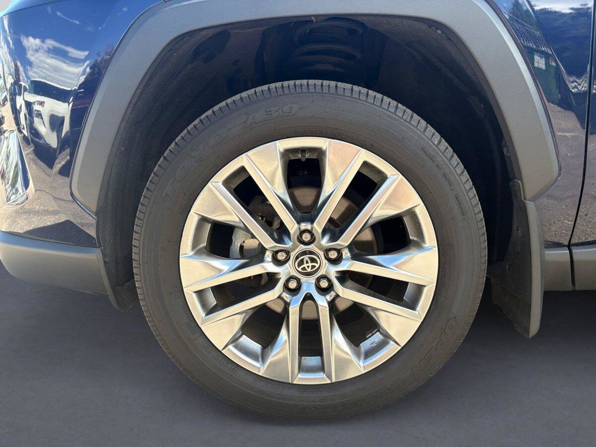 Used 2021 Toyota RAV4 XLE Premium AWD/4WD image 14