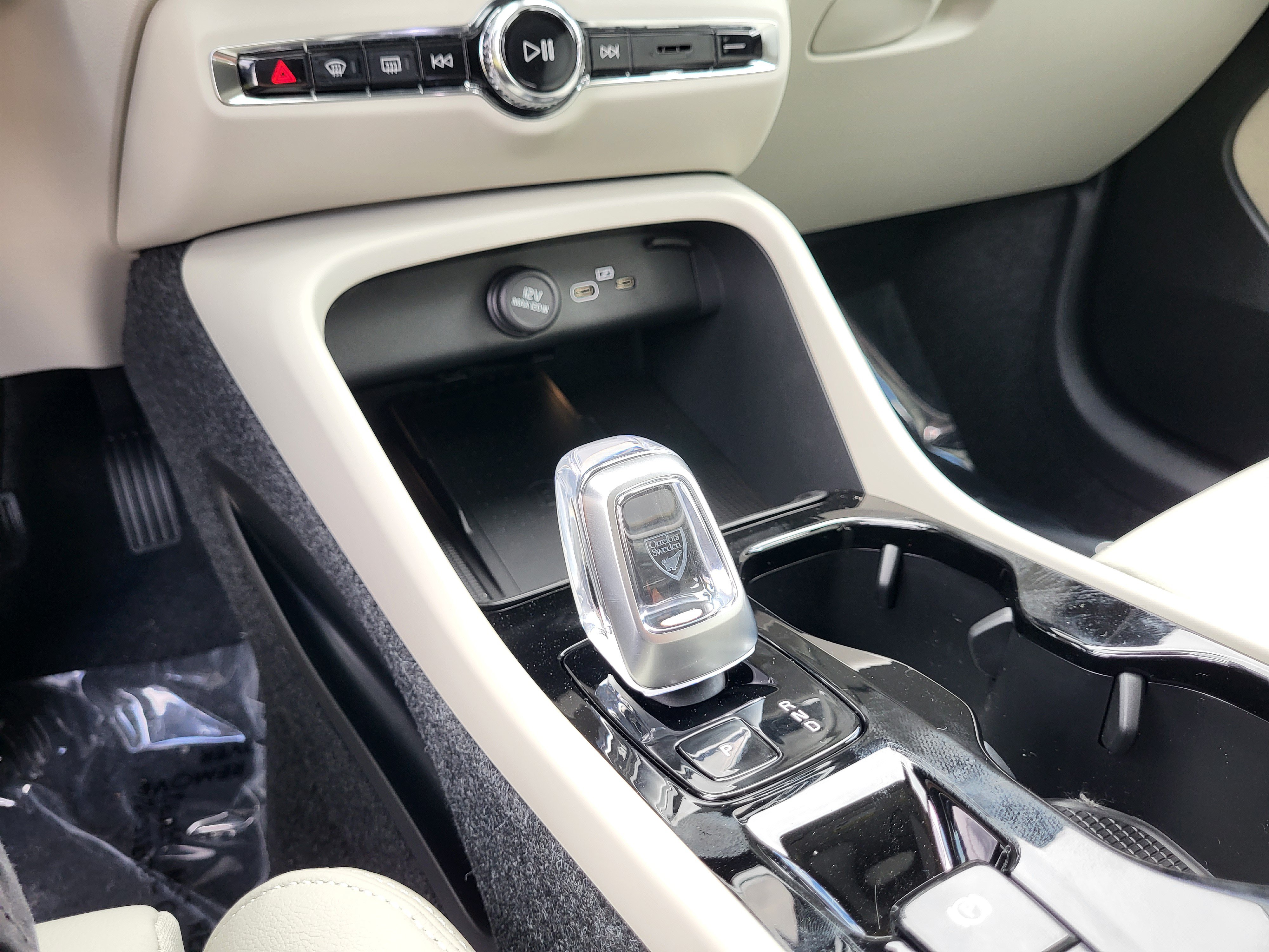 New 2026 Volvo XC40 B5 Plus w/ Protection Package Premier AWD/4WD image 17