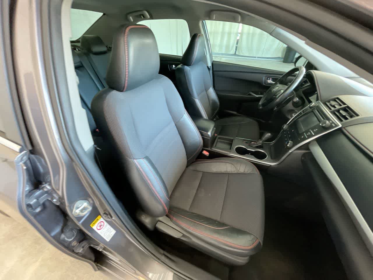 Used 2016 Toyota Camry SE FWD image 23