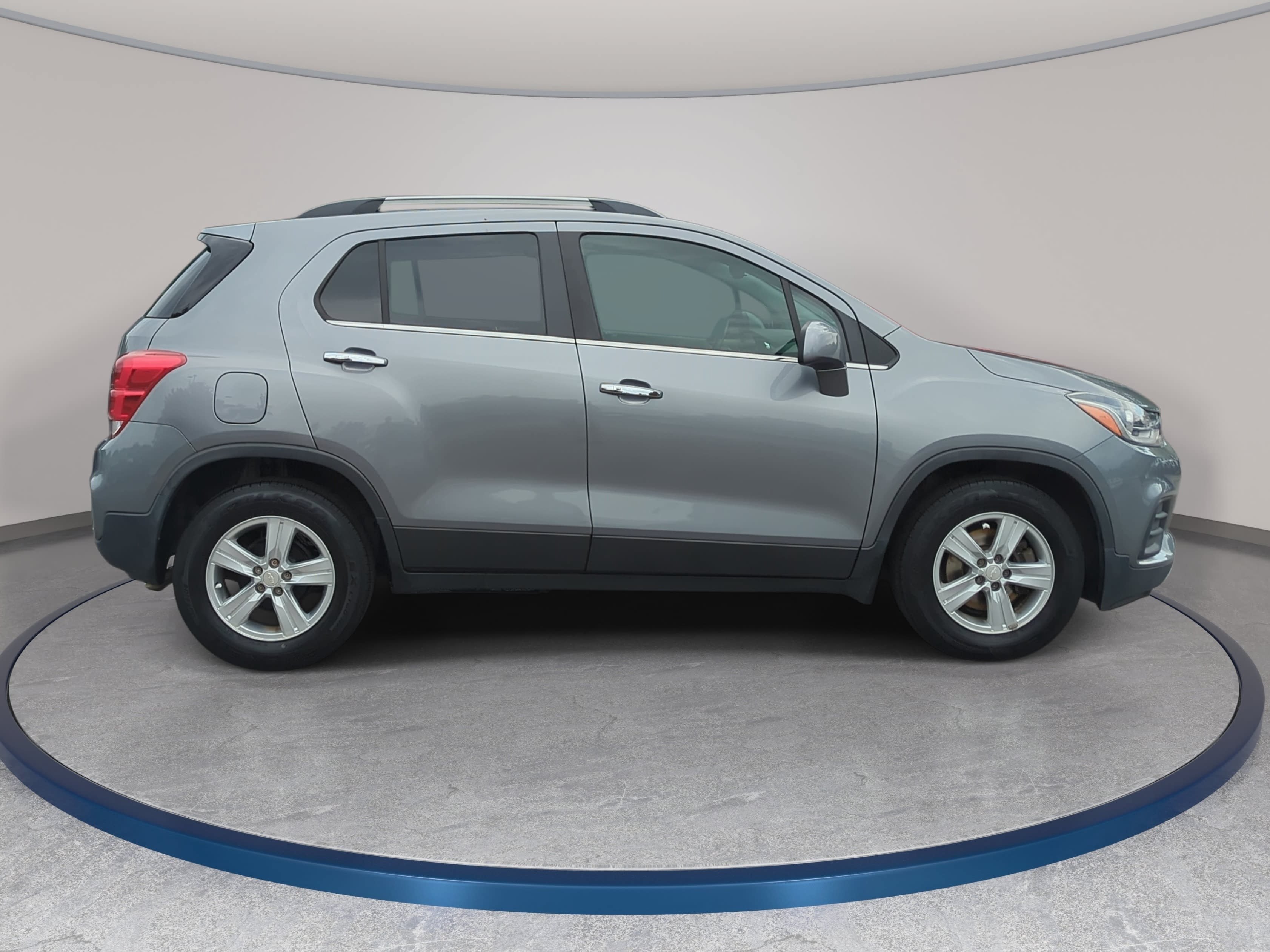 Used 2020 Chevrolet Trax LT w/ LT Convenience Package FWD image 4