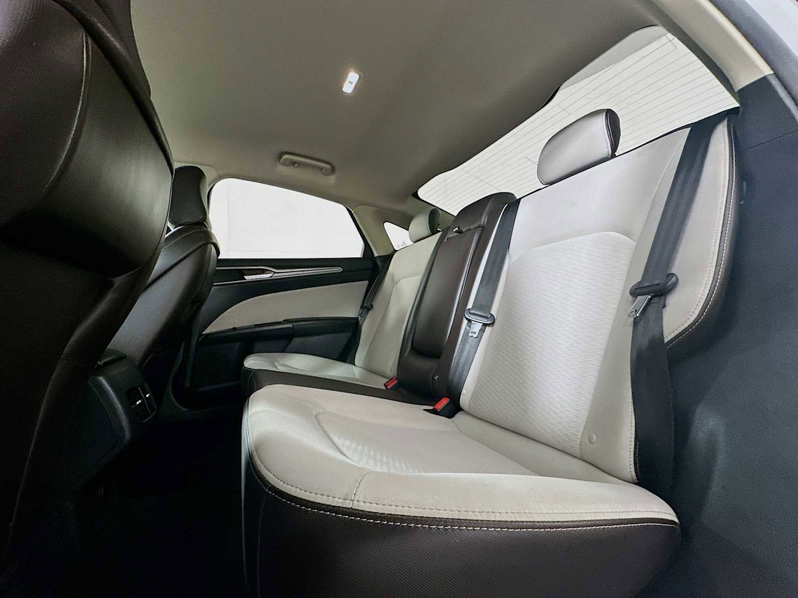 Used 2020 Ford Fusion SE w/ Equipment Group 151A image 21