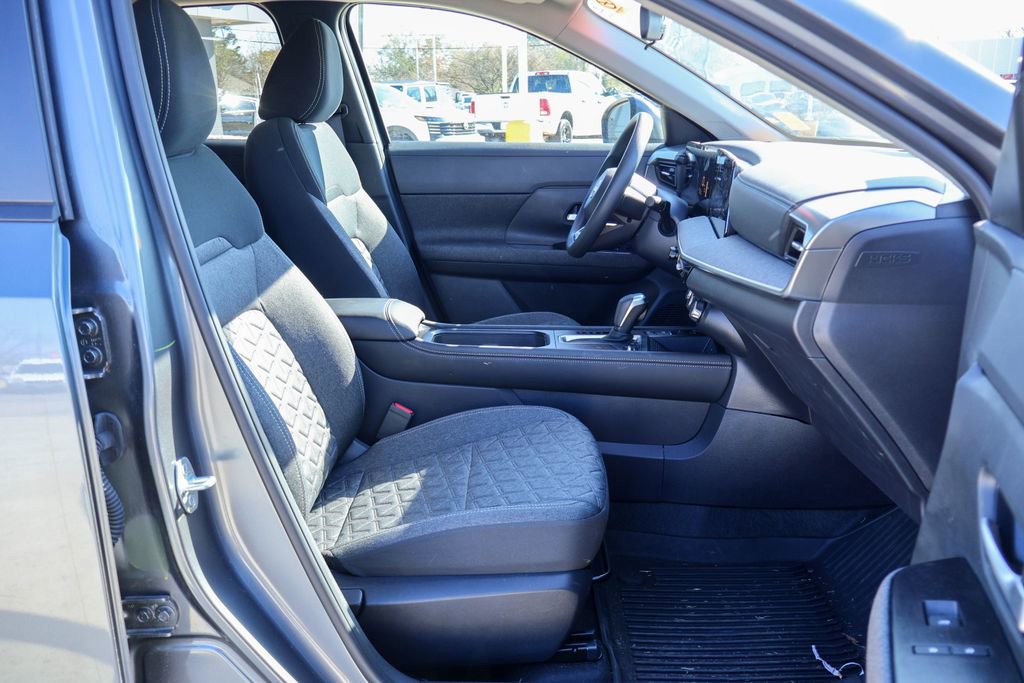 Certified 2025 Nissan Kicks SV image 8