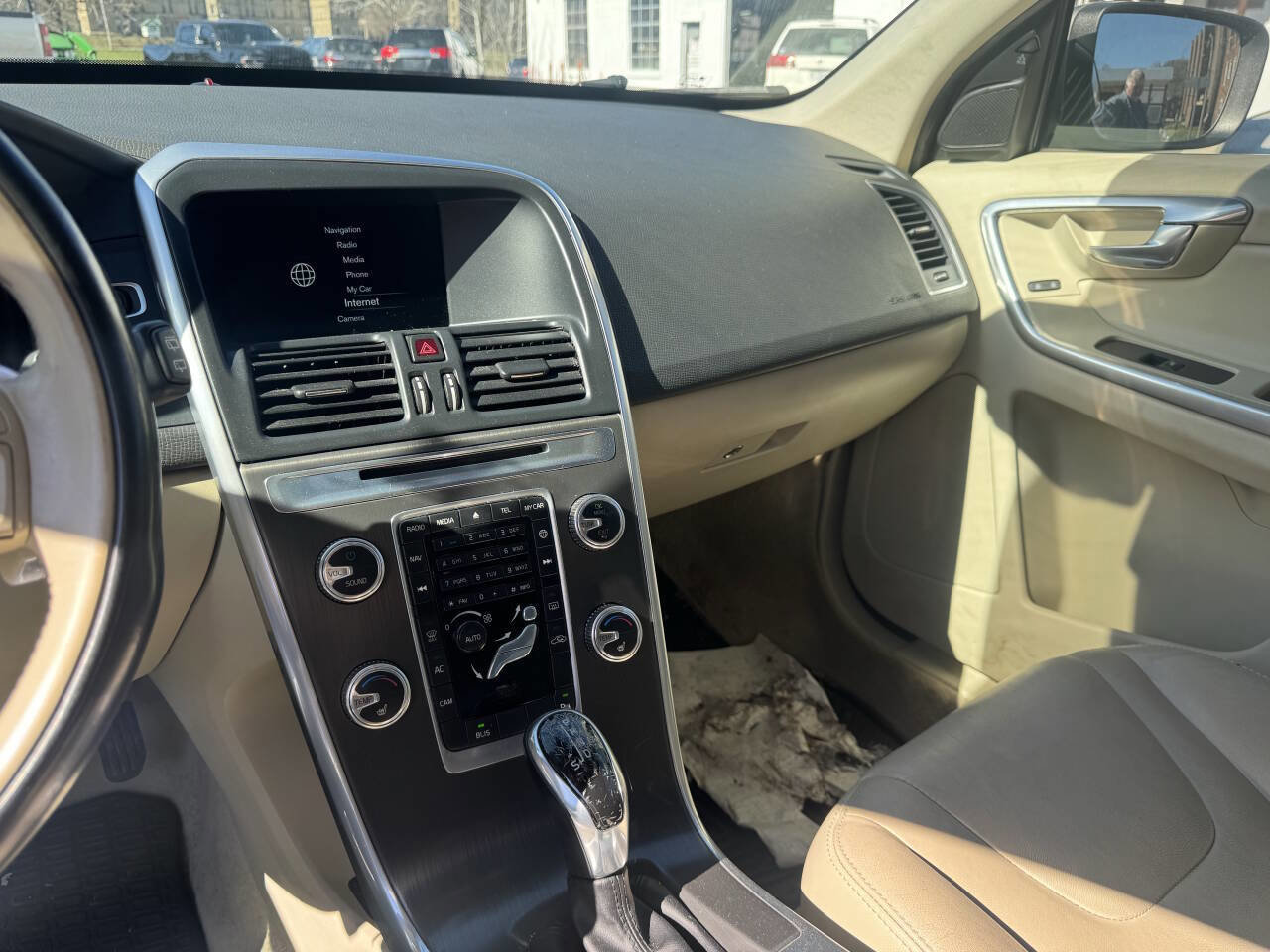 Used 2015 Volvo XC60 T6 w/ Proximity Package AWD/4WD image 11