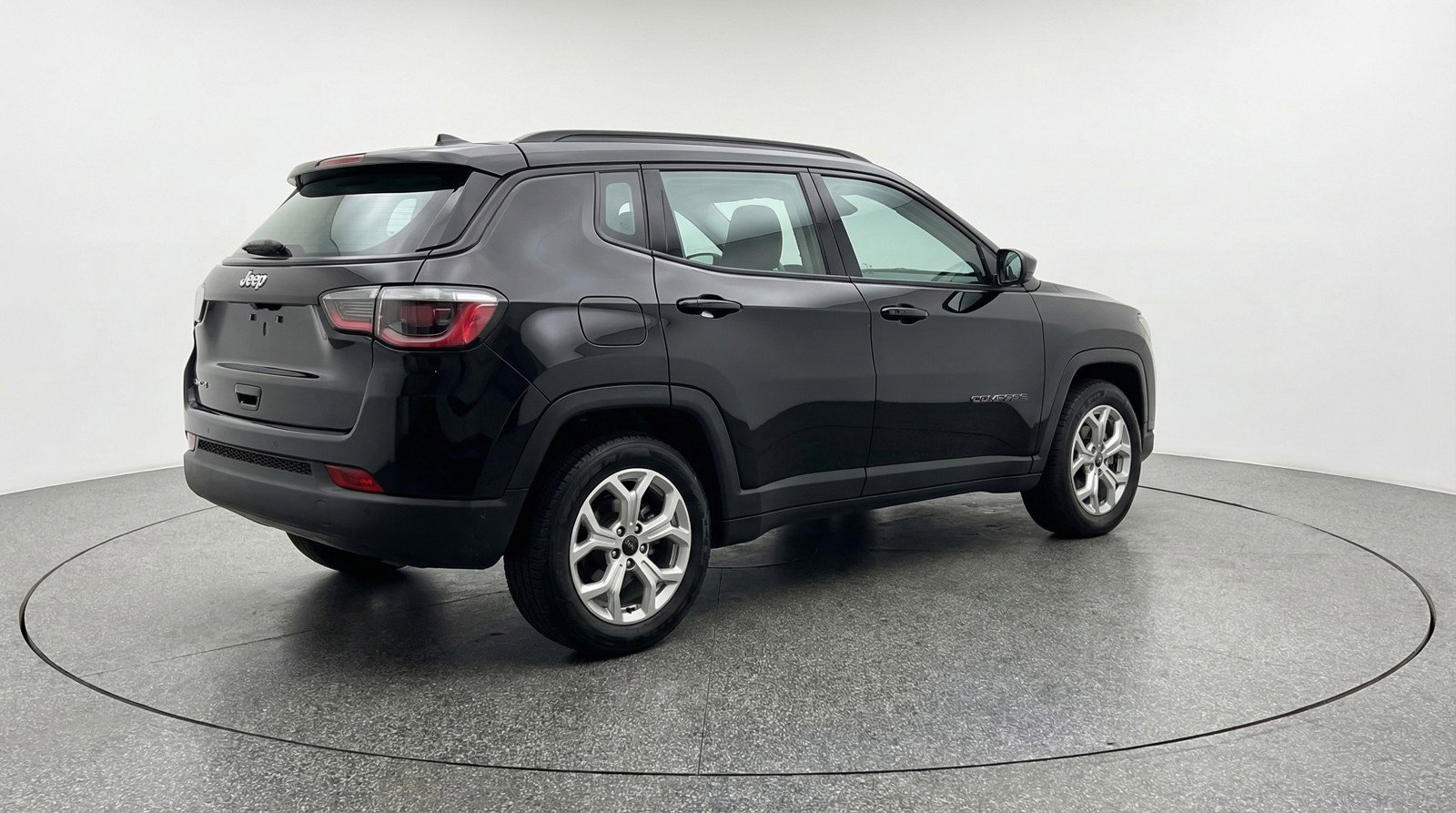 Used 2025 Jeep Compass Latitude AWD/4WD image 9